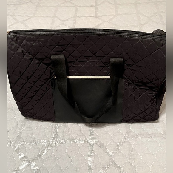 DSW~ OVERSIZED BLACK QUILTED TOTE~ WEEKENDER~ CARRY ALL~BAG - Picture 1 of 6